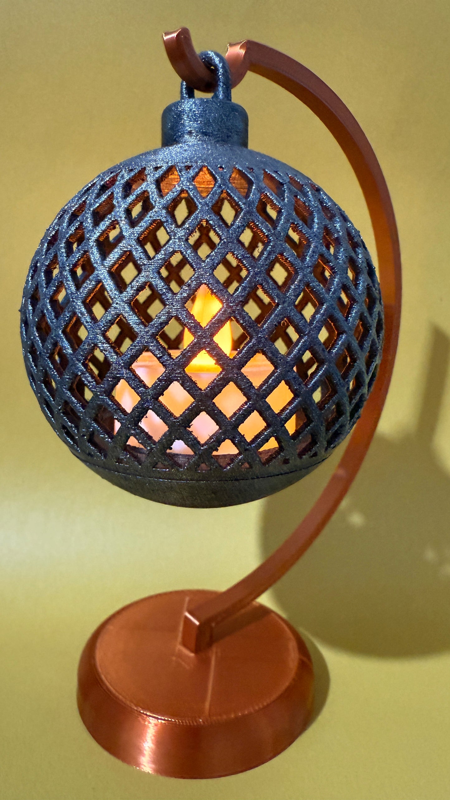 Glob cu Led Suspendat pe Stativ